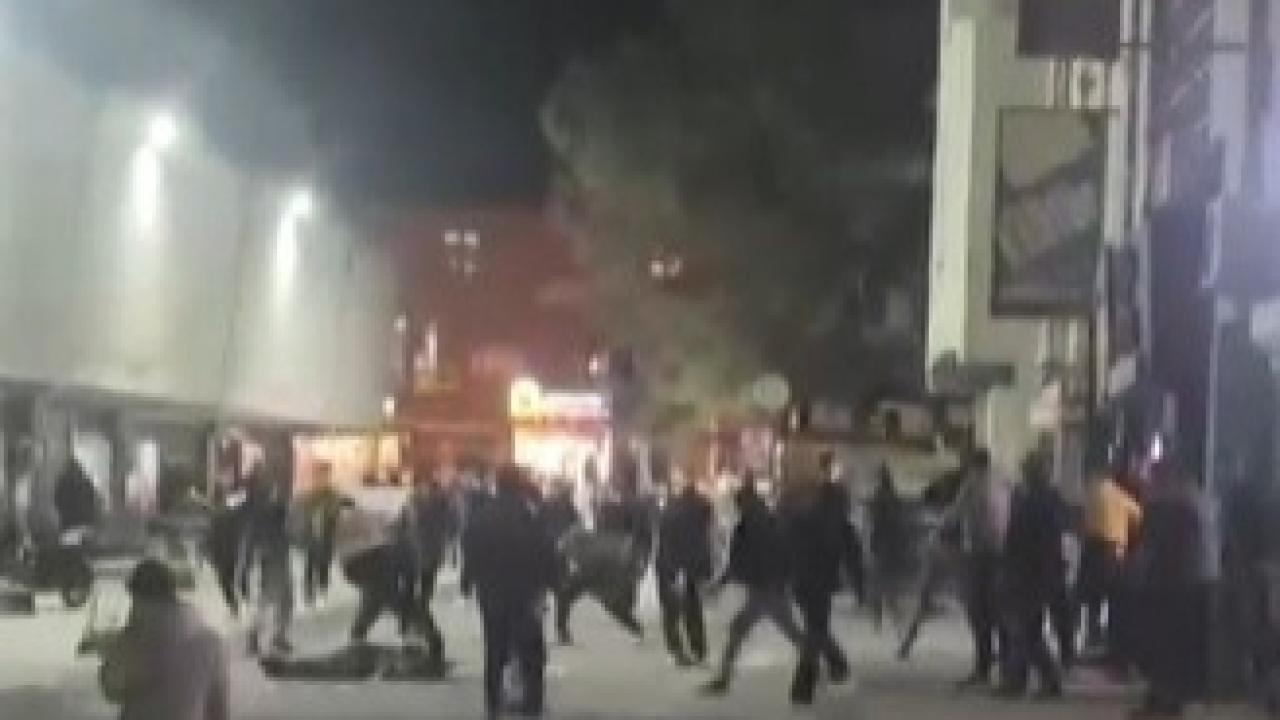 Husumetli iki grup arasında meydan muharebesini aratmayan kavga