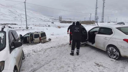 Iğdır-Doğubayazıt yolunda zincirleme kaza: 3 yaralı