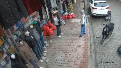 Iğdır’da giyim mağazasından çocukların hırsızlığı kamerada