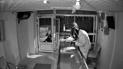 Kasklı hırsız kuyumcudan yaklaşık 6 kilo altın çaldı