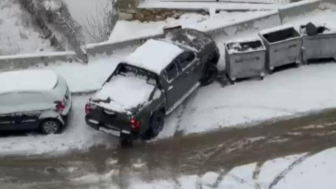 Kar yağışı sürücülere zor anlar yaşattı