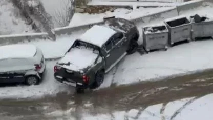 Kar yağışı sürücülere zor anlar yaşattı