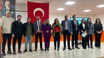 Kariyer planlama ve gelecek tasarımı konferansı gençlerle buluştu