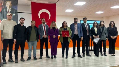 Kariyer planlama ve gelecek tasarımı konferansı gençlerle buluştu
