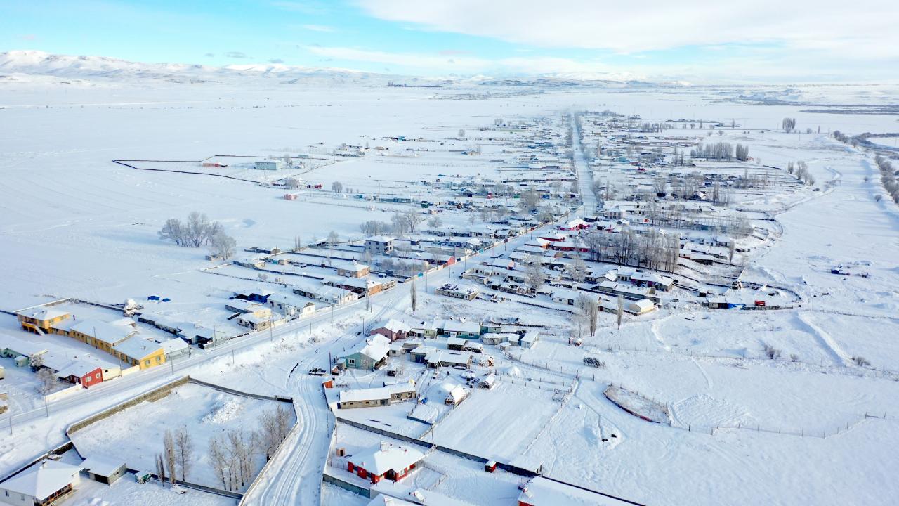 Karla kaplanan köyler havadan görüntülendi