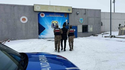 Kars’ta 15 yıl hapis cezasıyla aranan şahıs yakalandı