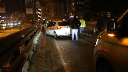 Kars'ta buzlanma nedeniyle 11 araç çarpıştı