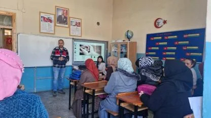 Kars’ta “En İyi Narkotik Polisi Anne” eğitimleri sürüyor