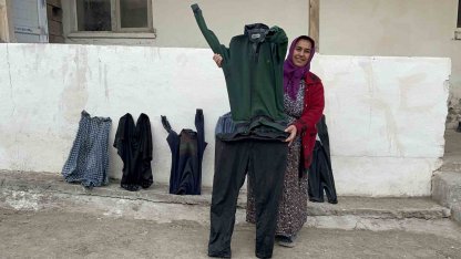 Kars’ta dışarıya asılan çamaşırlar dondu