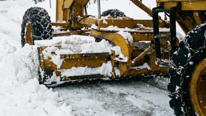 Kars'ta ulaşıma kapanan 81 köy yolunun 67'si açıldı