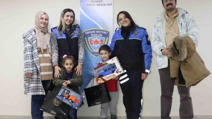 Oyuncağı kaybolan minik Göktuğ, polislerden yardım istedi