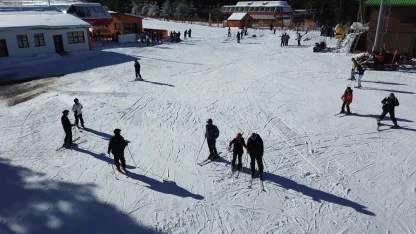 Kristal karın merkezi Sarıkamış’ta sezon coşkusu: Pistler cıvıl cıvıl