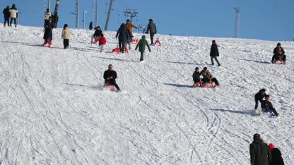 Küpkıran Kayak Merkezi'nde çocukların kızak keyfi