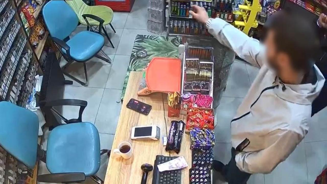 Marketten çakmak çalan hırsız kameraya yakalandı