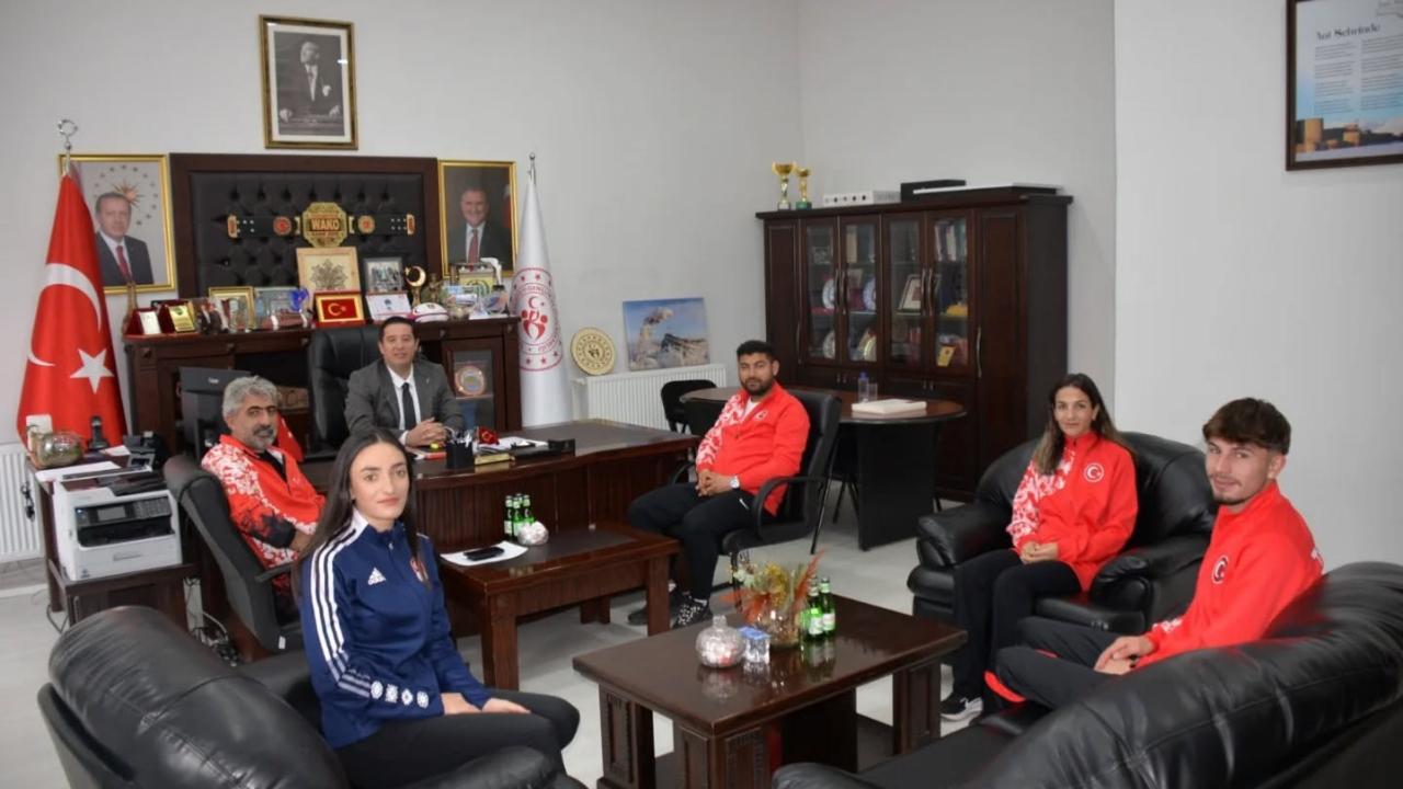 Milli sporcular Müdür Başköylü’yü ziyaret etti