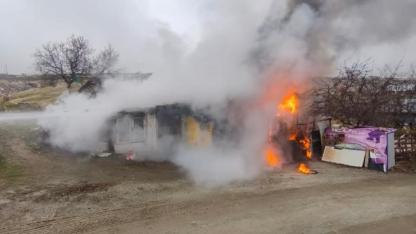 Odunluk deposundan alevler yükseldi