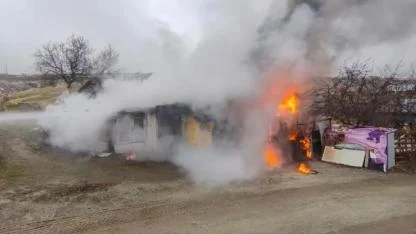 Odunluk deposundan alevler yükseldi