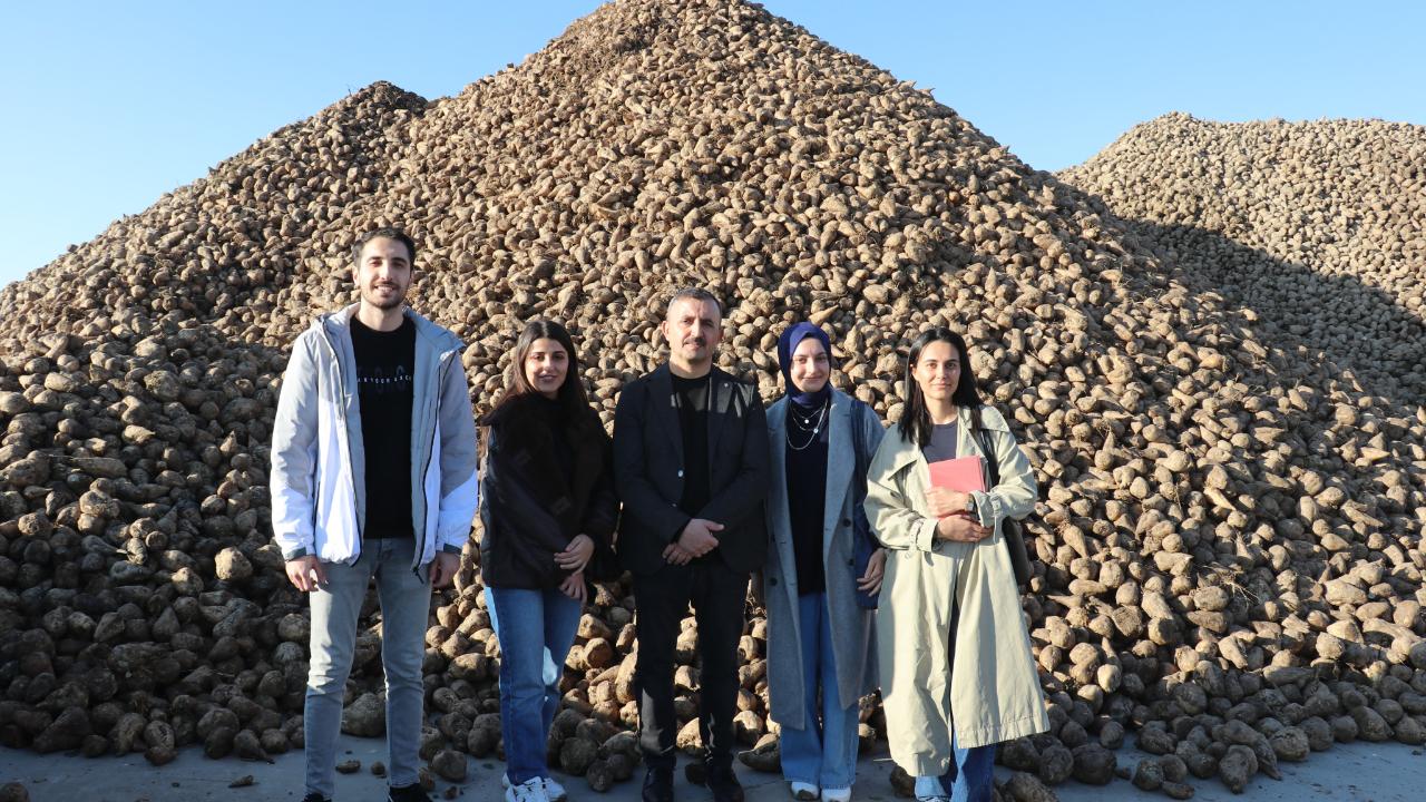 Öğrenciler pancarın şekere dönüşen yolculuğunu gözlemledi