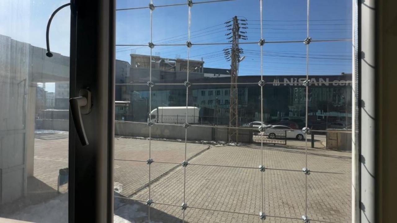 Okul pencereleri çelik sistemlerle donatıldı