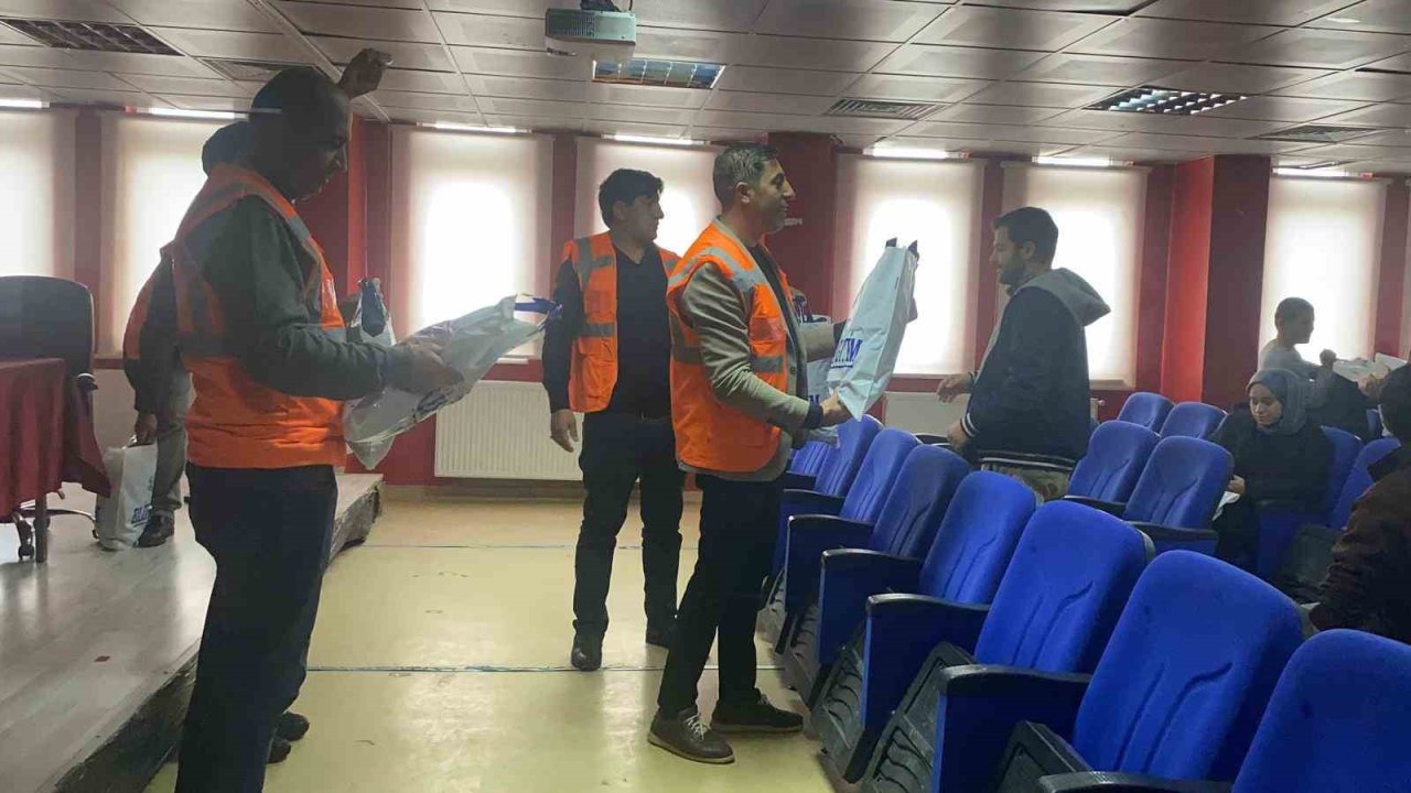 Patnos &quot;İyilik Elçileri&quot; özel çocukların yüzünü güldürmeye devam ediyor