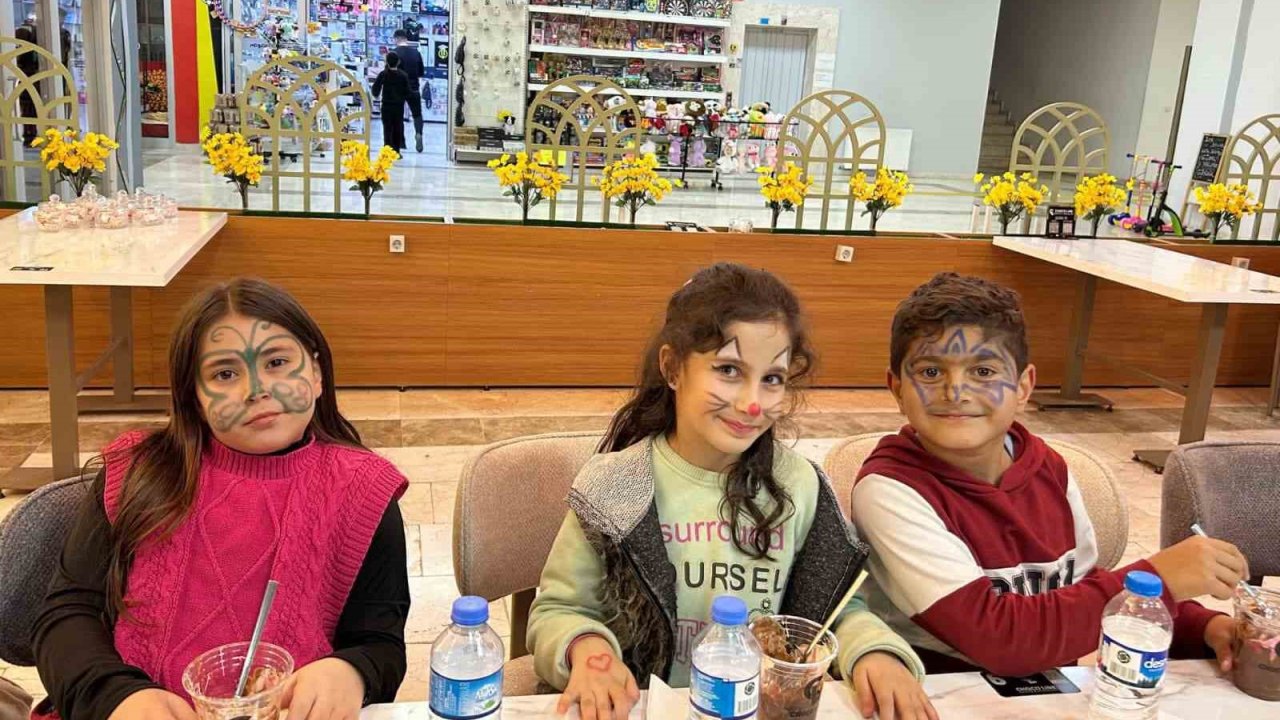 Patnoslu öğrenciler &quot;Toti ile Poti&quot; oyununu izledi