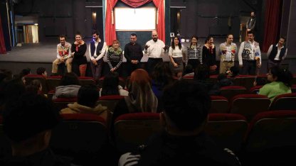 150 çocuk, Devlet Tiyatrosu’nda sanatla buluştu