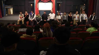 Sahneye renk geldi projesi ile çocuklar sanatla buluştu