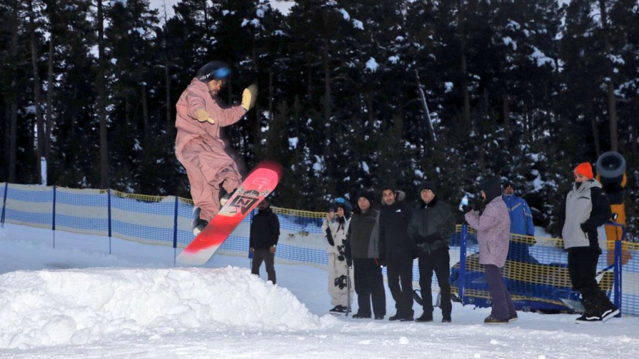 Sarıkamış Kayak Merkezi sporcuları ağırlıyor