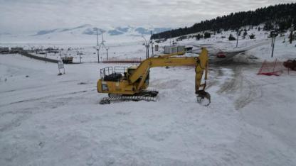 Sarıkamış’ta kardan heykellerin yapımı için hazırlıklar başladı