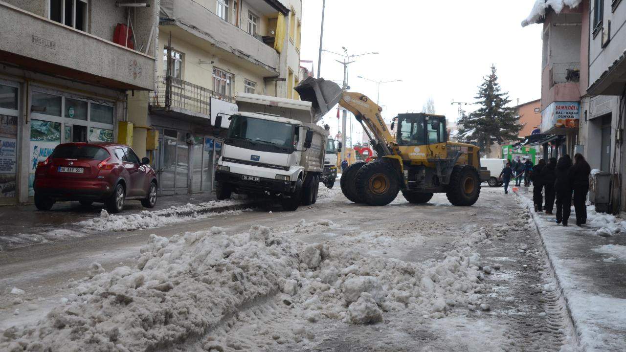 Sarıkamış&#039;ta kar temizleme çalışması