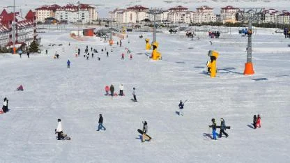 Sarıkamış'ta ücretsiz kayağın son günü