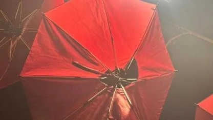 Şemsiyeli Sokak’ta elektrik kaçağı nedeniyle şemsiye yandı