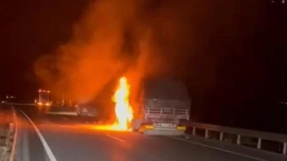 Seyir halindeki tır alev topuna döndü