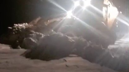 Karla mücadele ekipleri kapalı yolları açmak için seferber oldu