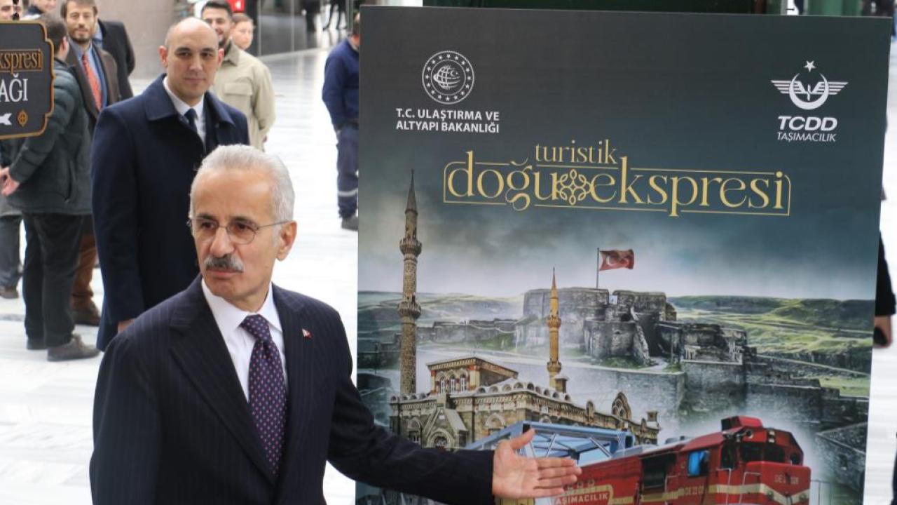 Turistik Doğu Ekspresi ilk seferi için Kars'a uğurlandı