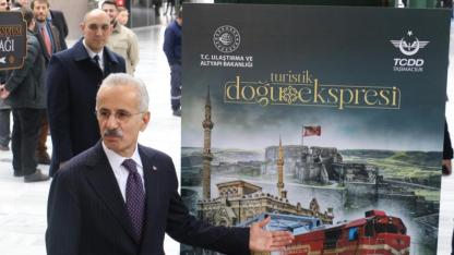 Turistik Doğu Ekspresi ilk seferi için Kars'a uğurlandı