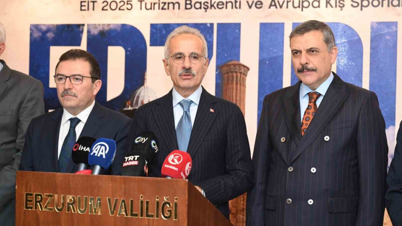 Ulaştırma ve Altyapı Bakanı Uraloğlu: &quot;Erzincan-Erzurum-Kars tren hattı etüt proje çalışmaları devam ediyor&quot;