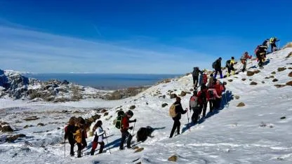 Vadi Doğa Sporları Kulübü zirve tırmanışında
