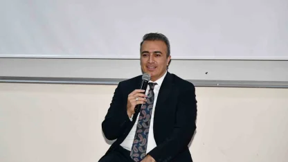 Vali Çiçek, Ardahan Üniversitesi’nde söyleşi programına katıldı
