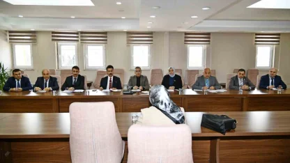 Vali Çiçek halk gününde vatandaşların sorunlarını dinledi