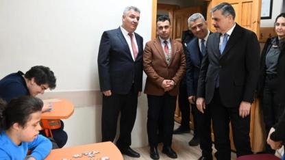 Vali Çiftçi, Özel Eğitim Uygulama Okulu'nu ziyaret etti