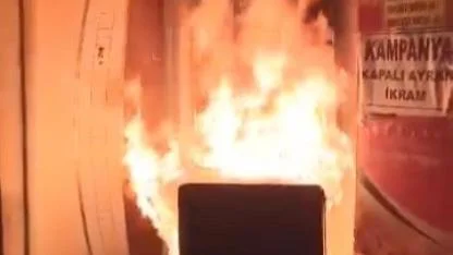 Yanan işletmenin yardımına esnaf yetişti