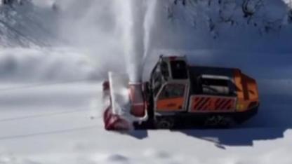 Yoğun kar yağışı 254 köy yolunu ulaşıma kapattı