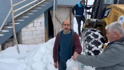 21 kilometrelik yol açarak hastaya ilaçlarını teslim ettiler