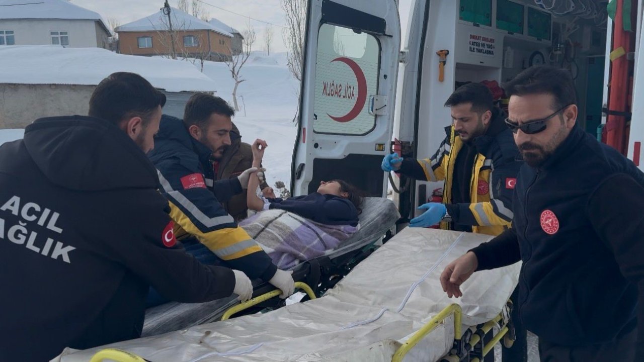 Ağrı Patnos Uzunca köyü’nde zamanla yarış: 15 yaşındaki hasta paletli ambulansla hastaneye götürüldü