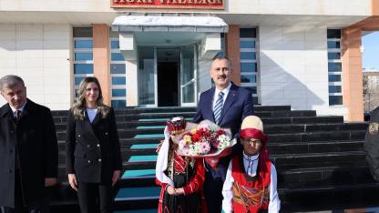 Ağrı Valisi Önder Bozkurt, görevine başladı