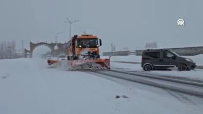 Ağrı'da kar ve tipi etkili oluyor