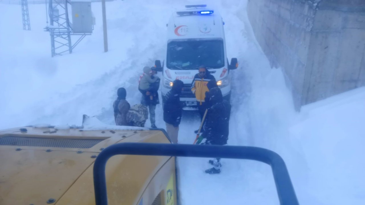 Ağrı’da köylerde rahatsızlanan hastalar için ekipler seferber oldu