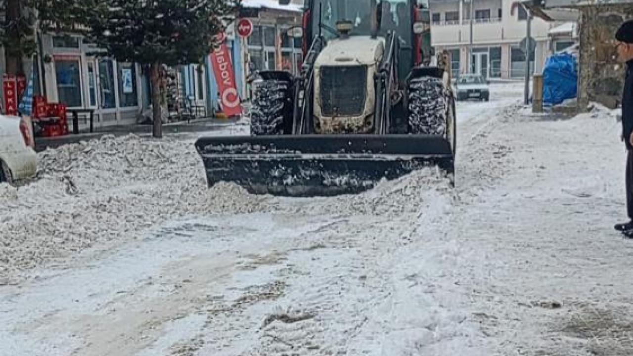 Akyaka Belediyesi karla mücadele ekipleri görev başında
