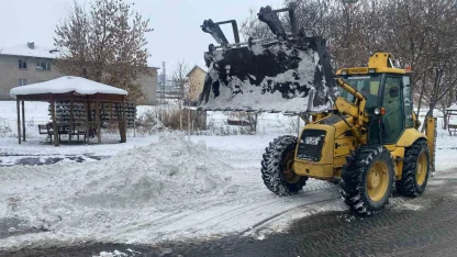 Akyaka Belediyesi karla mücadele ekipleri görev başında